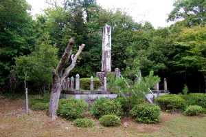 安曇村の忠魂碑（昭和３年１０月建立：陸軍大将一戸兵衛書）