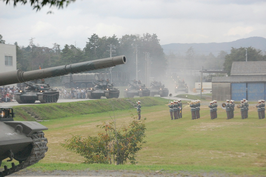 戦車バレードがはじまりました