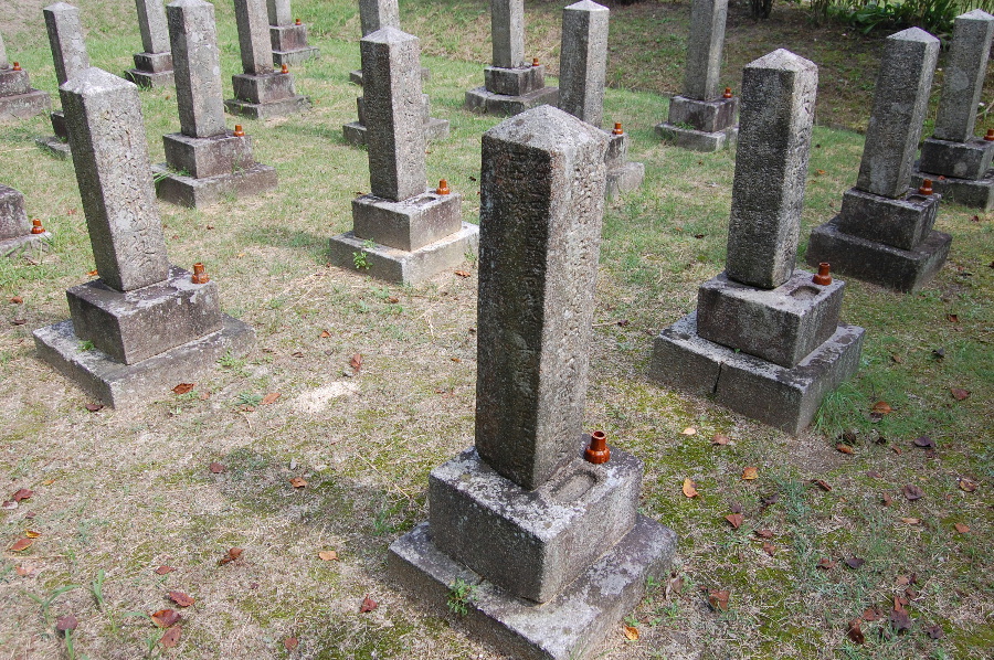 陸軍兵曹藤井六蔵の墓石