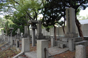 真田山陸軍墓地にある四つの日露戦争の合葬碑