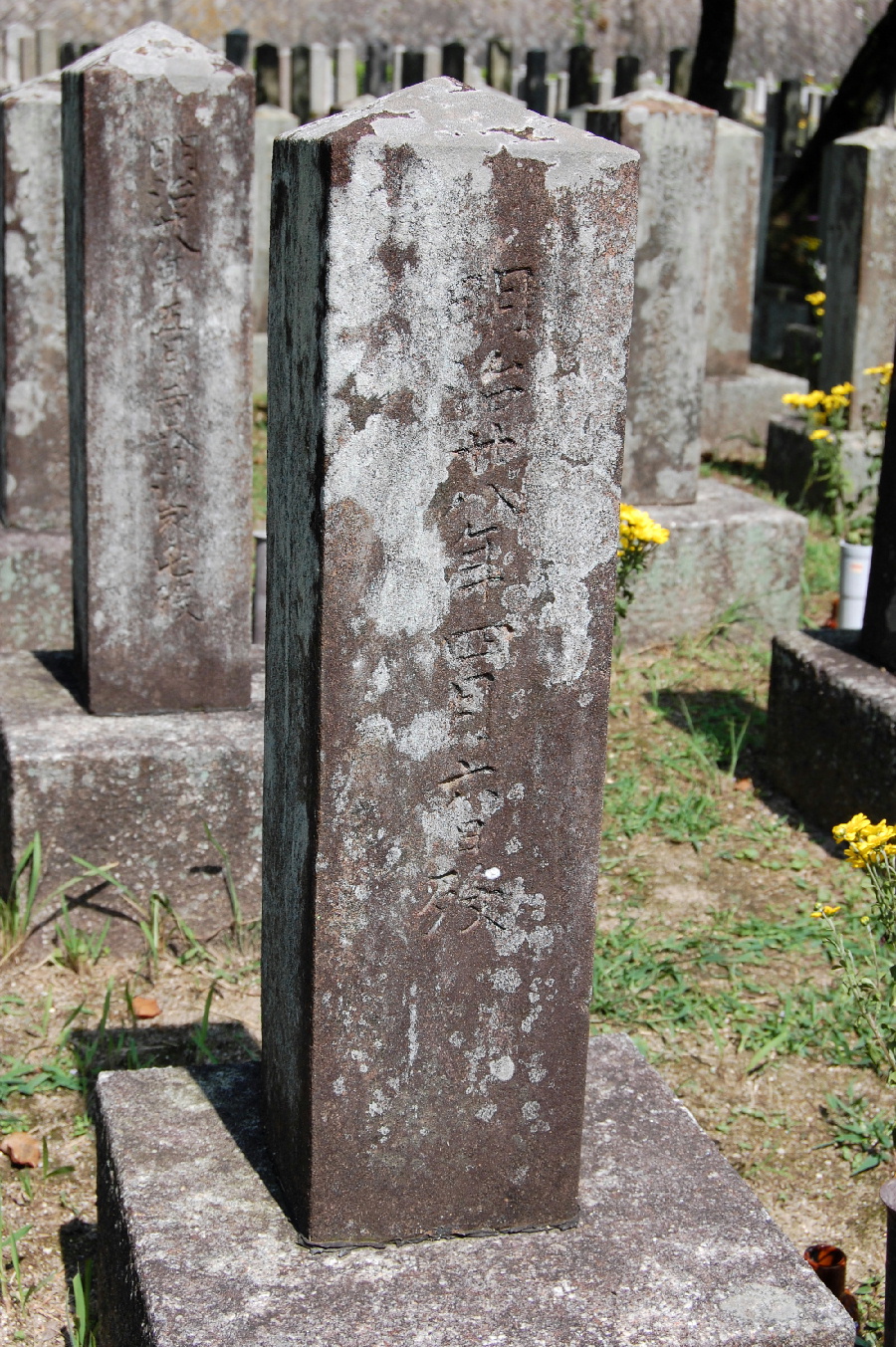 大津から出征して８日目、大陸に向かう前に病死した兵士の墓石